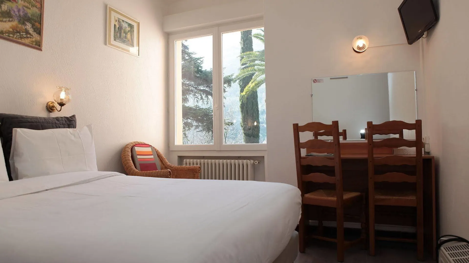Auberge Les Gorges Du Loup Tourrettes-sur-Loup Hotel